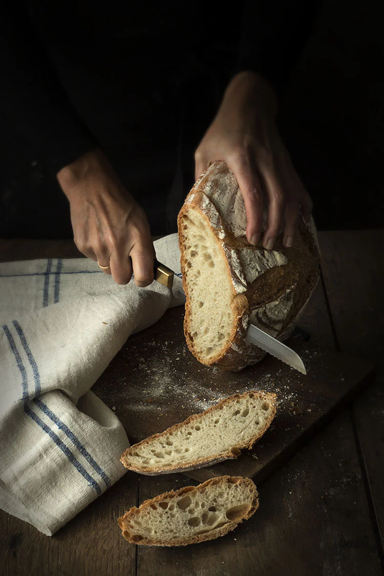 Brot mit altem Teig im bräter