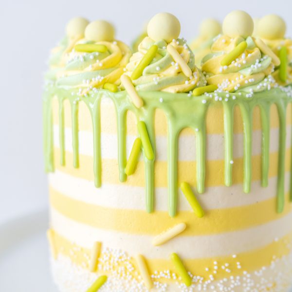 Image of Für den Chocolate Drip 75 ml Sahne in einem kleinen...