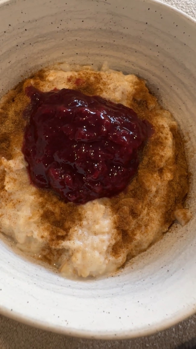 Easy Porridge with Berry Compote