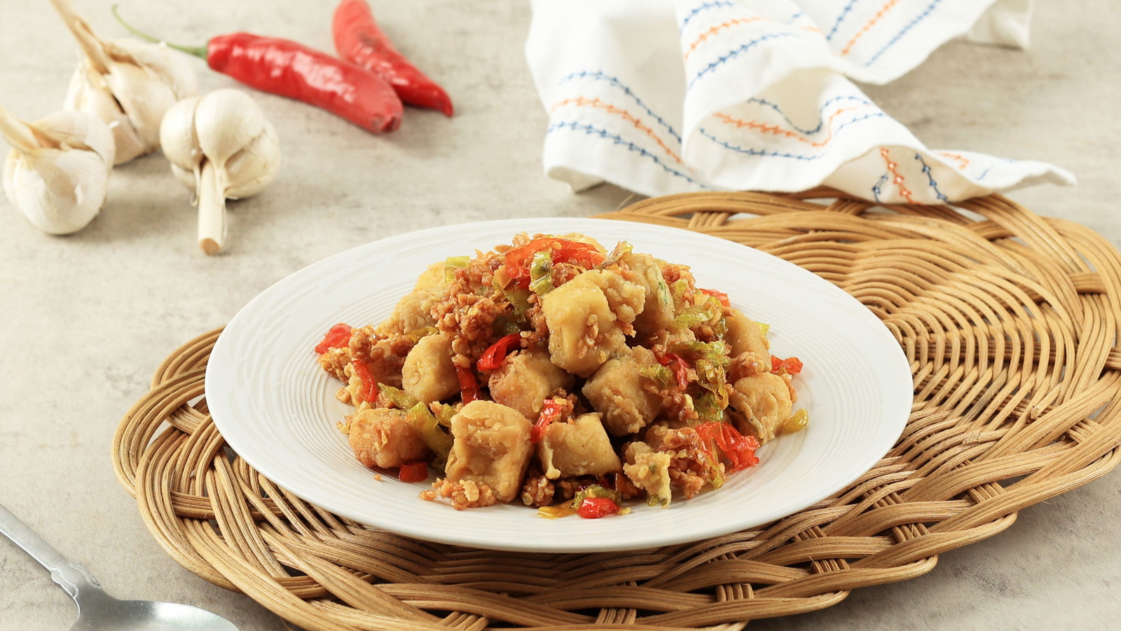 Image of Tofu croustillant au sel et au poivre (Jiao Yan Doufu)