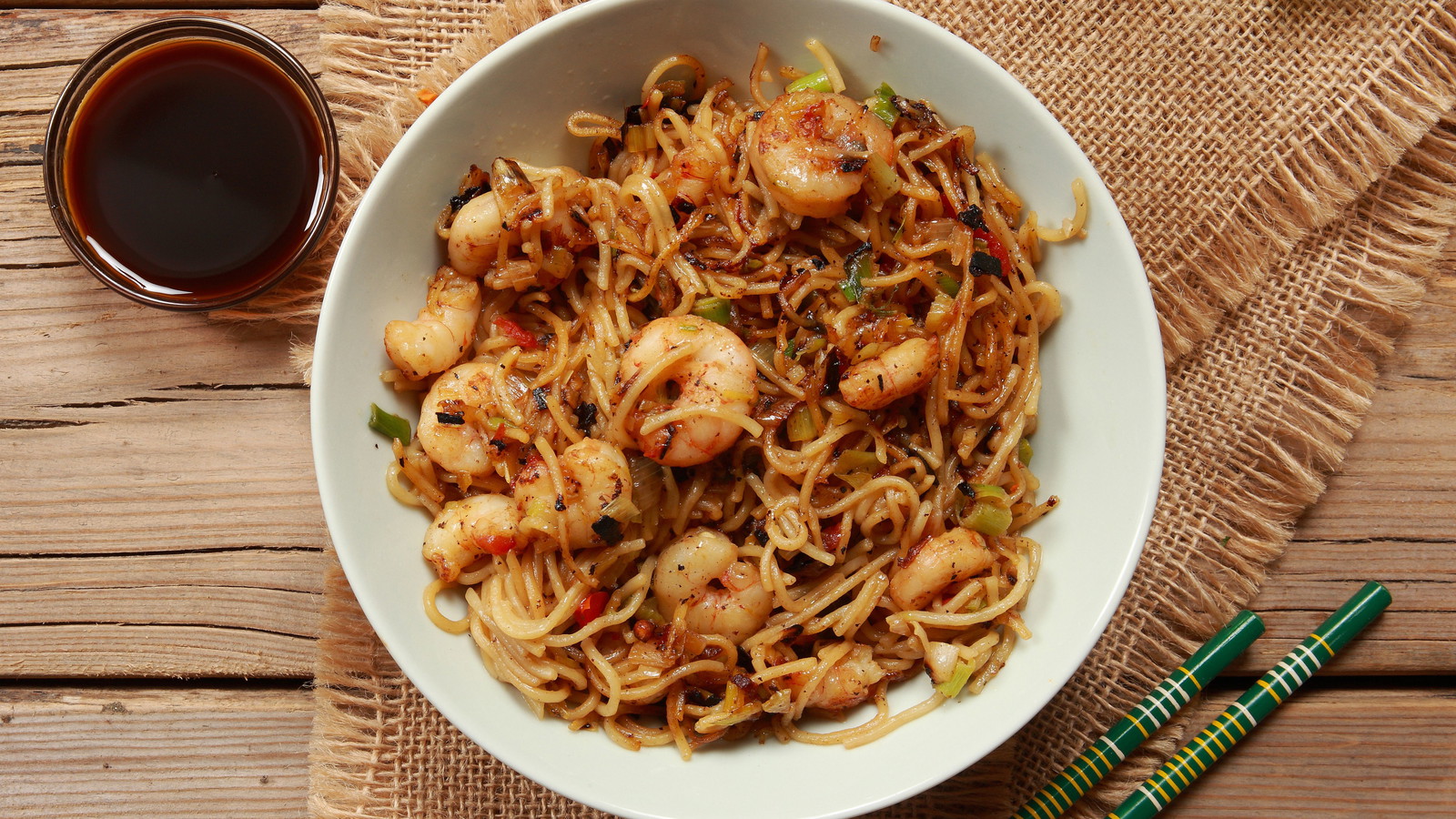 Image of Nouilles sautées aux crevettes et sauce XO