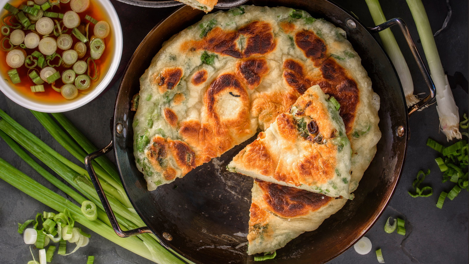 Image of Galettes croustillantes à la ciboulette (Cong You Bing)