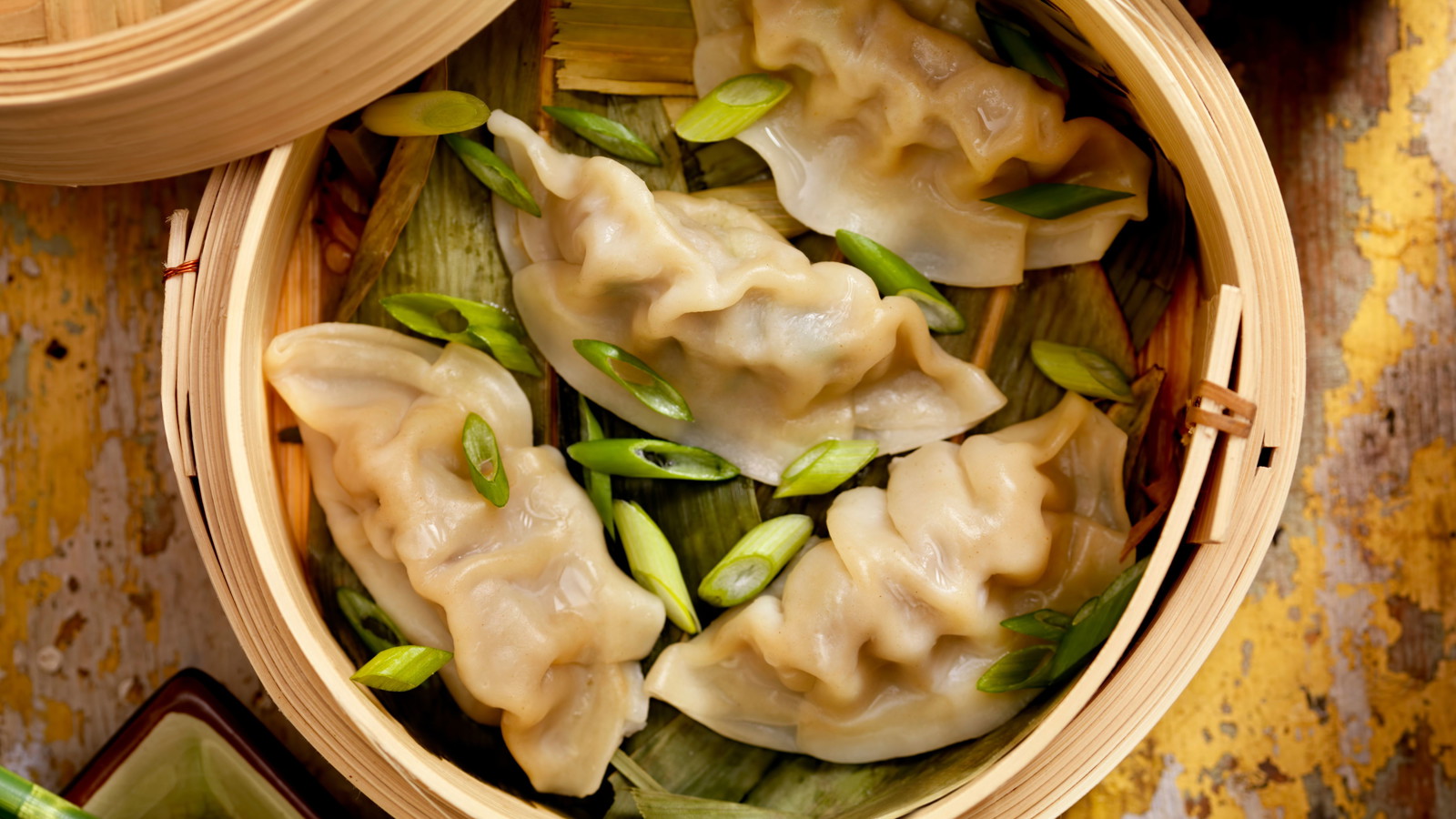 Image of Raviolis vapeur au poulet et gingembre (Jiaozi)