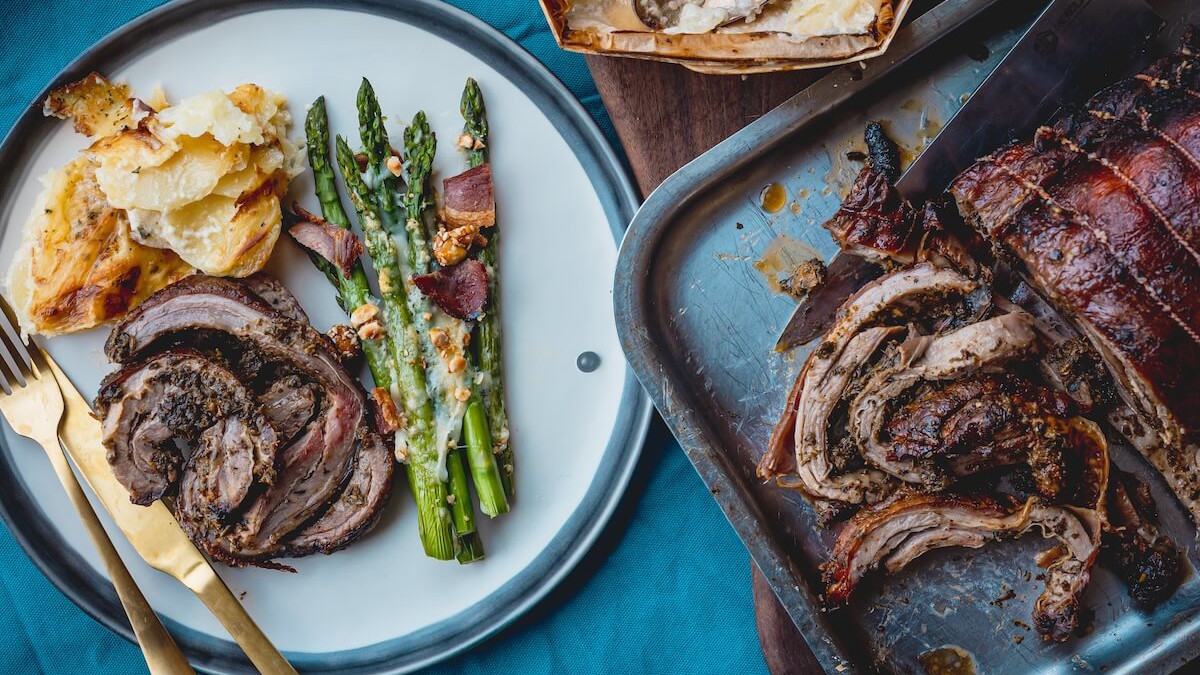 Image of Lambchetta with asparagus and crispy bacon