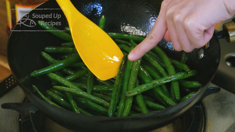 Image of Turn the heat to low, add 1.5 Tbsp of oil, green beans, and 1/4 tsp of salt. Saute them patiently over low heat for 8-10 minutes or until the green beans are soft and slightly roasted. You must give them enough time...