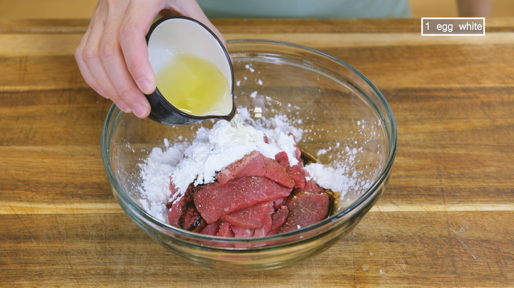 Image of Marinate the beef with 1/4 tsp of salt, 1/4 tsp of black pepper, ½ tsp of dark soy sauce, 1.5 tbsp of Chinese cooking wine, 2.5 tbsp of cornstarch, and one egg white. Mix everything for a few minutes and...