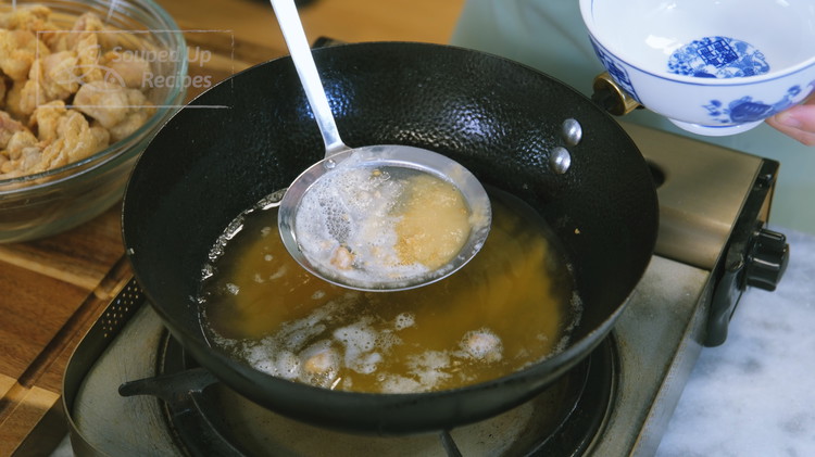 Image of Use a fine sieve to fish out the crumbs from the oil; otherwise, they will burn during the second frying and ruin the taste of the dish.