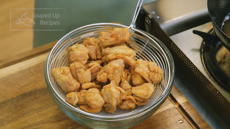 Image of Increase the oil's temperature to 400F (204C) and fry it over high heat for 1-2 minutes or until the chicken is golden brown. Remove the chicken from the oil and set it aside.