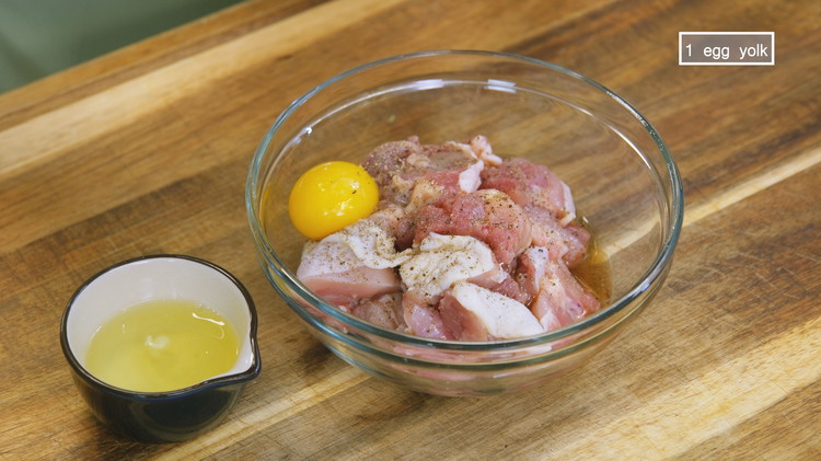 Image of Cut the chicken into bite-size pieces and marinade it with 1/4 tsp of ground black pepper, 1/4 tsp of salt, 1/2 tbsp of Chinese cooking wine, and 1 egg yolk. Don't waste the egg white, we gonna save it and make...