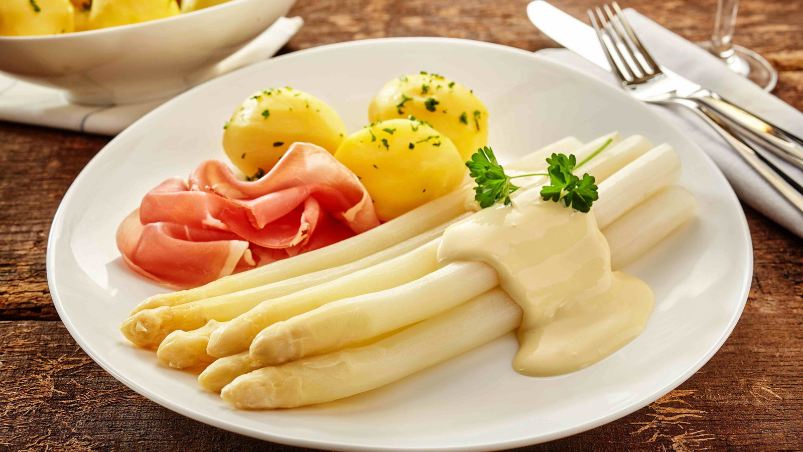 Image of Spargel mit Sauce Hollandaise und Kartoffeln