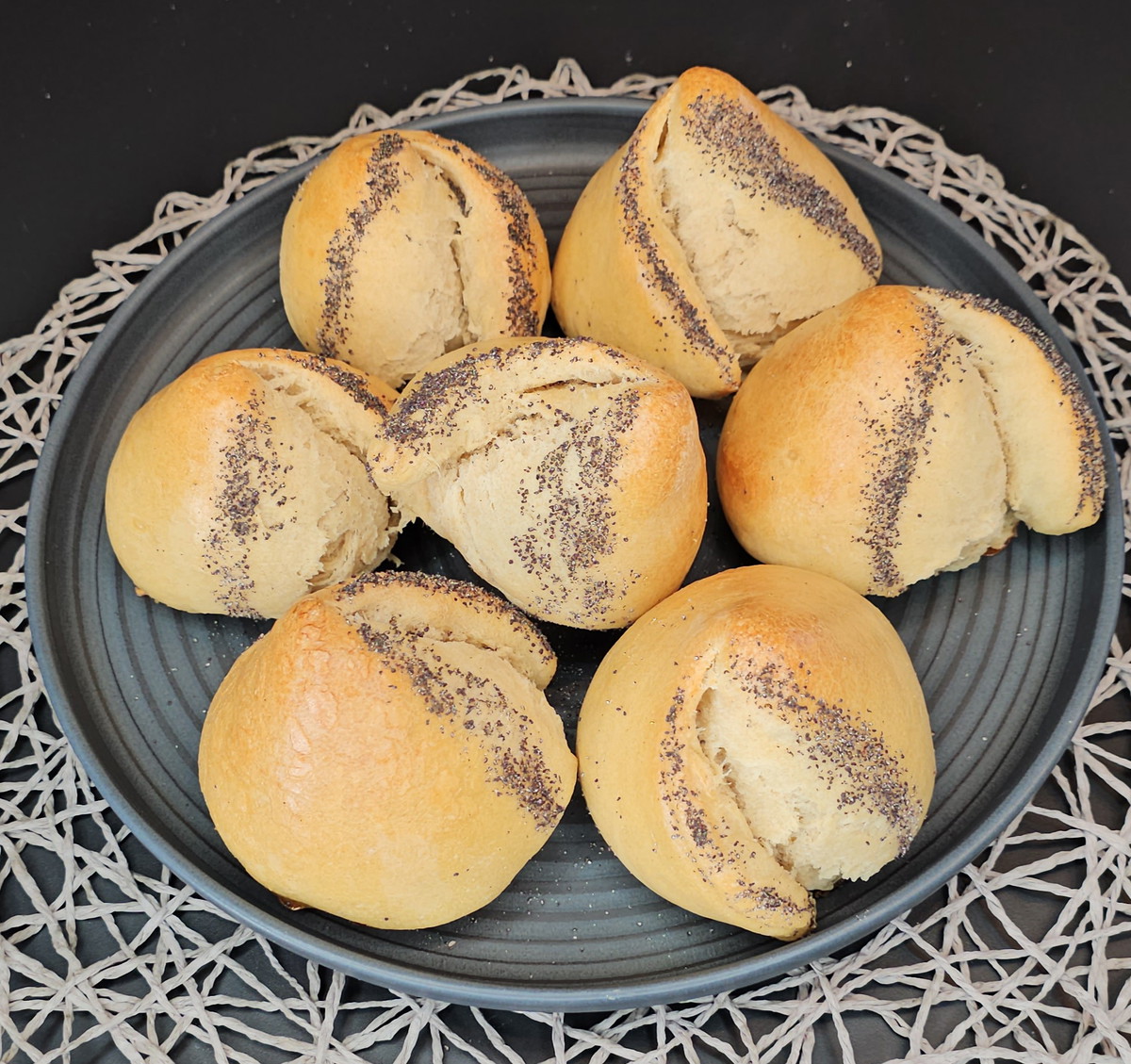 Mohn-Milchbrötchen
