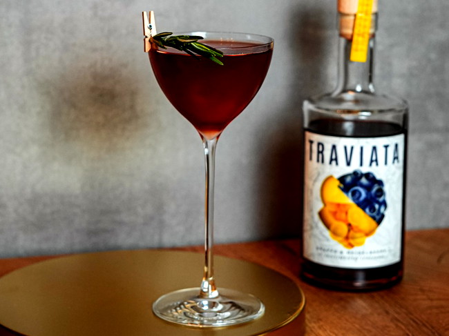 Image of Nebbia di Bosco: Exquisiter Mezcal-Grappa Cocktail mit Traviata