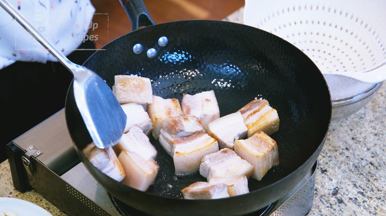 Image of Add the pork to a wok and stir over medium heat for 8-10 minutes or until 1-2 Tbsps fat has been rendered out.