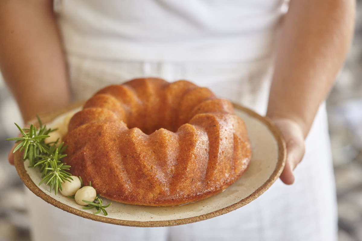 Macadamia Oil and Rosemary Cake 