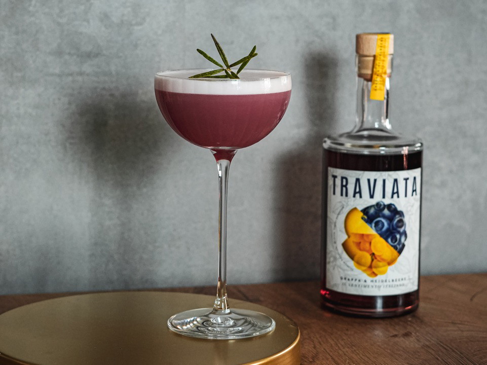 Viola Alpina, Cocktail mit Grappa