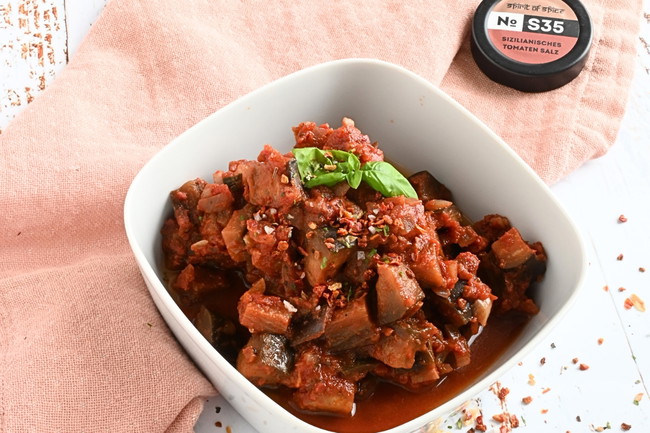 Image of Auberginenragout mit sizilianischem Tomatensalz