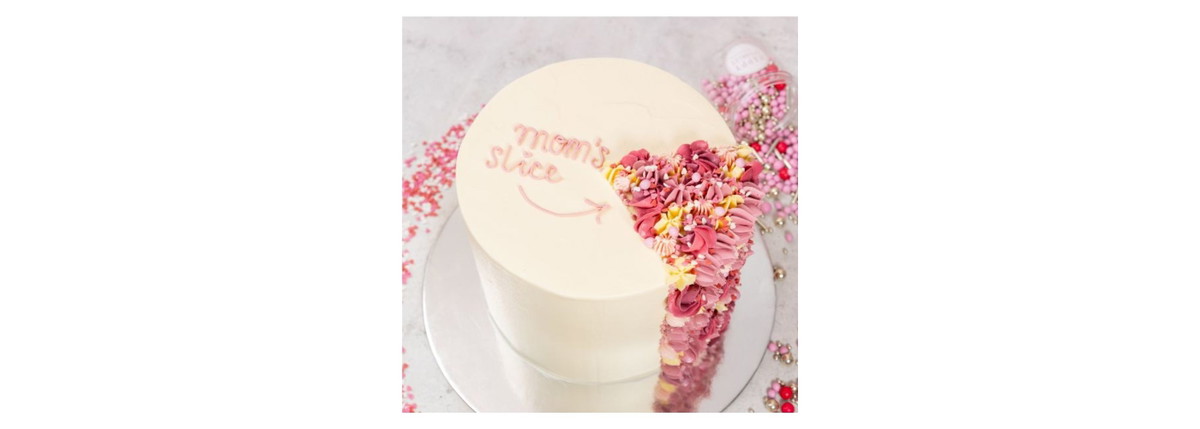 Einfache Muttertagstorte mit personalisiertem Deko-Stück – Mom’s Slice