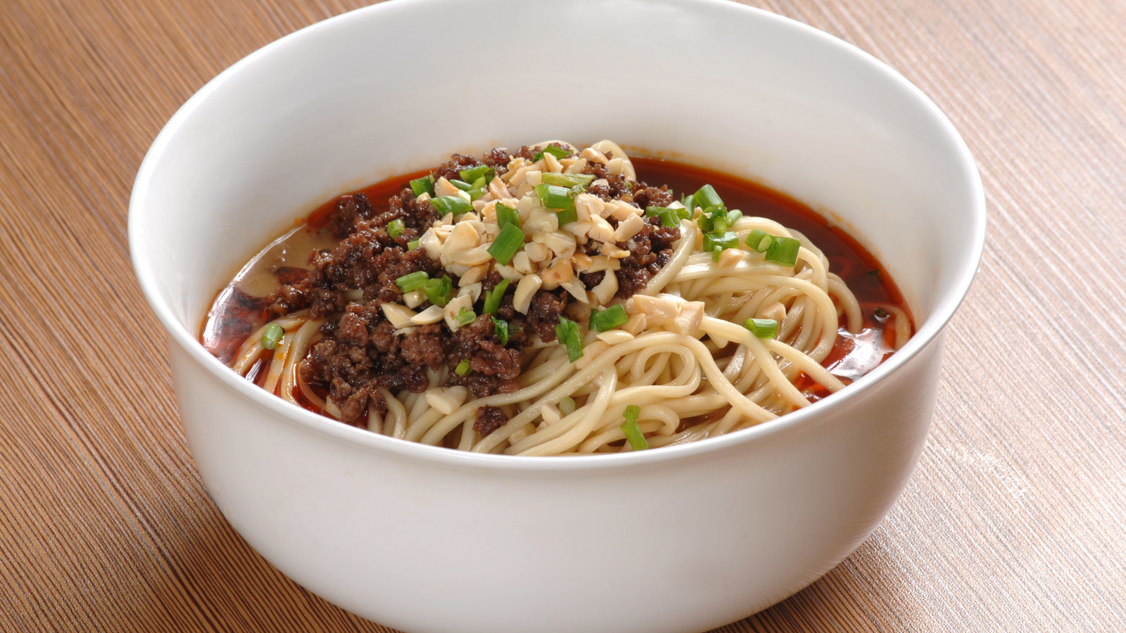 Image of Nouilles épicées au bœuf et sésame (Dan Dan Mian)