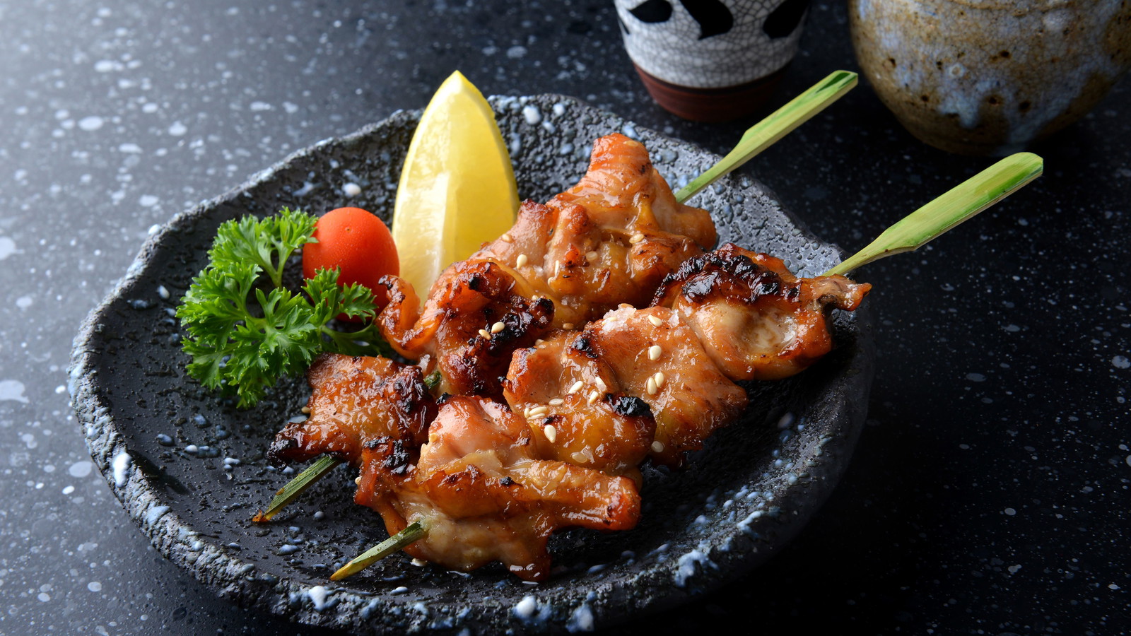Image of Brochettes de poulet grillé à la sauce teriyaki (Yakitori)