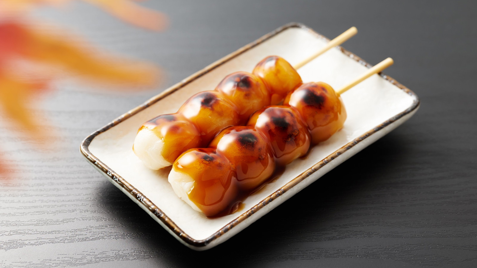 Image of Brochettes de riz gluant sucré (Dango)