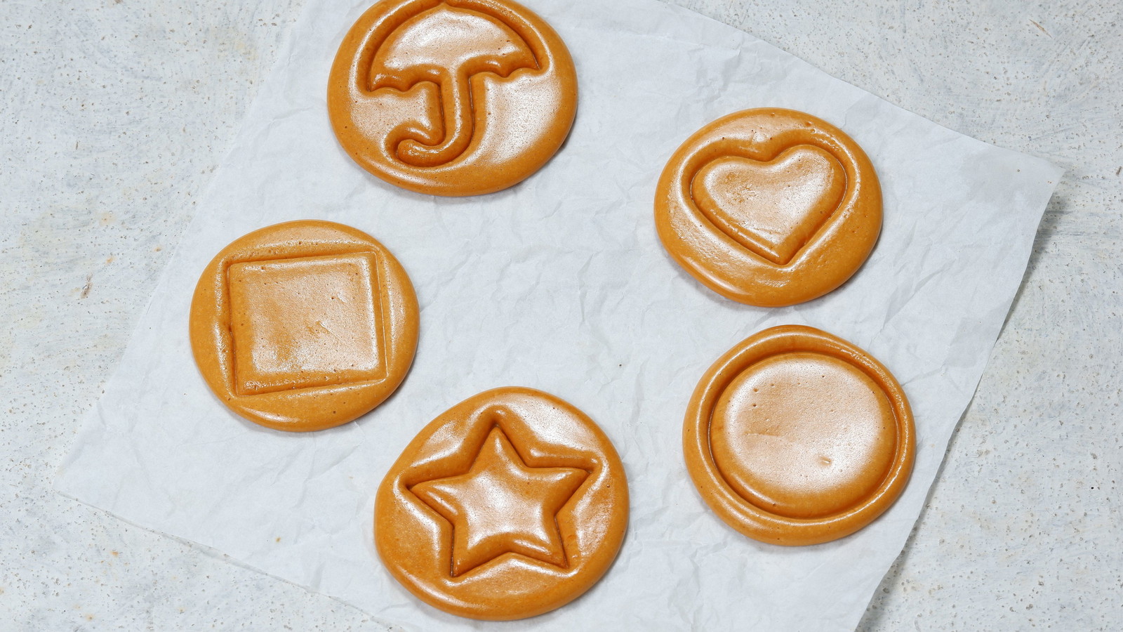 Image of Bonbon au caramel soufflé (Dalgona)