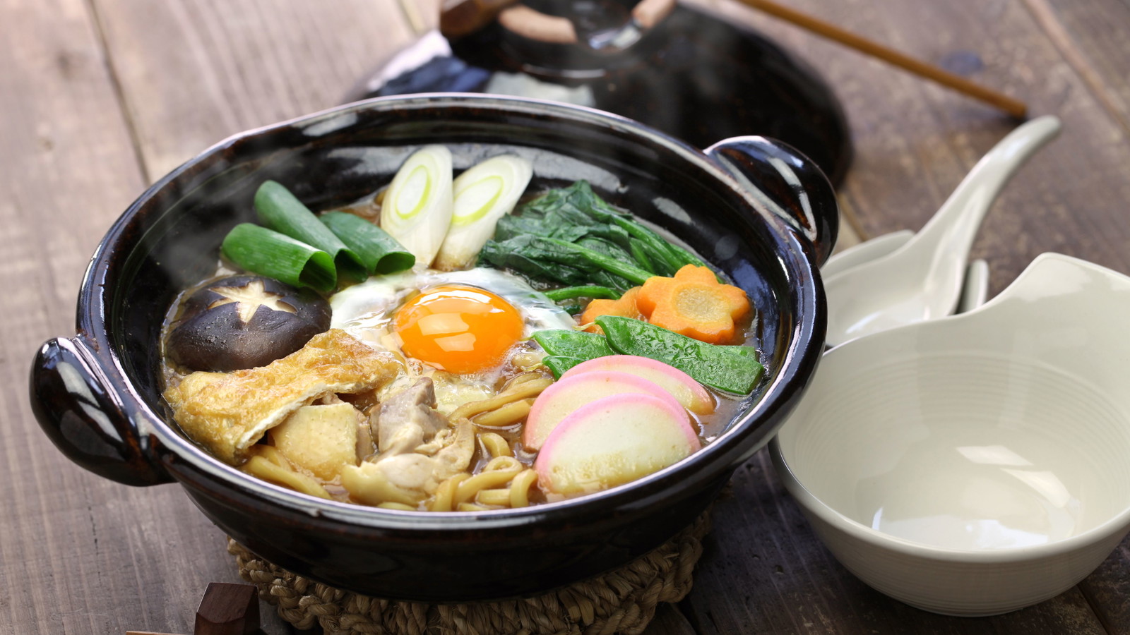 Image of Soupe miso aux nouilles udon et champignons (Miso Udon)