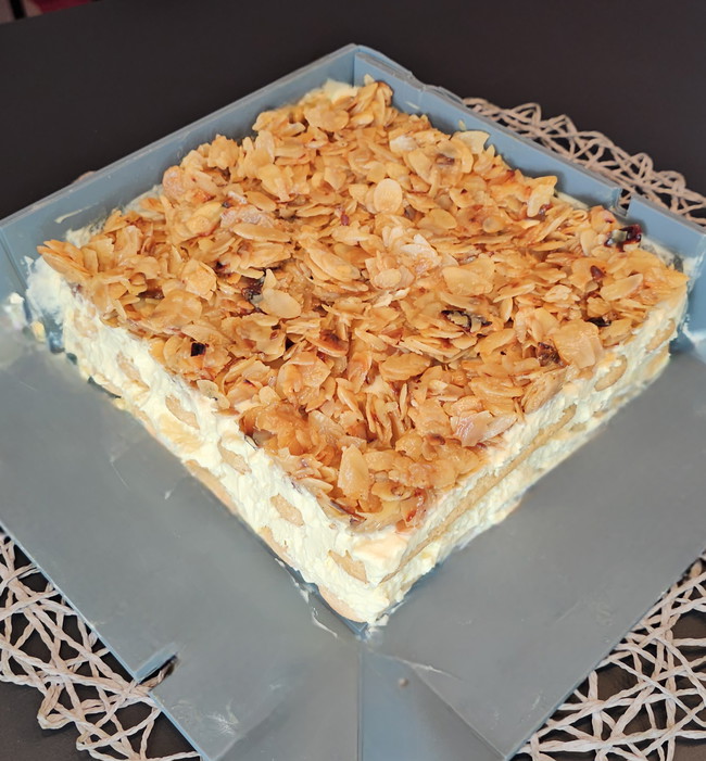 Image of Bienenstich-Dessert