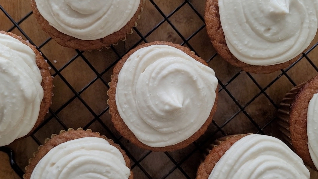 Image of Healthy Cream Cheese Icing (5 g of carbs + refined sugar free)