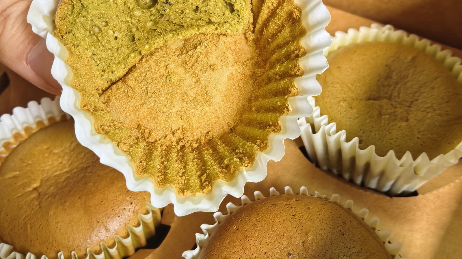 A Matcha Chiffon Cupcakes