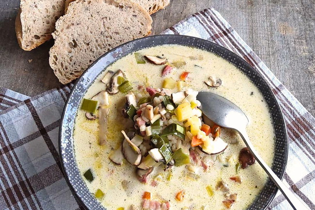 Image of Bündner Gerstensuppe - ein Schweizer Klassiker