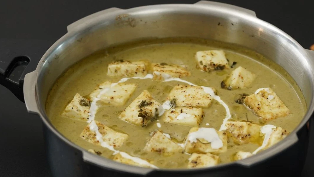 Image of Hariyali Paneer in Pressure Cooker