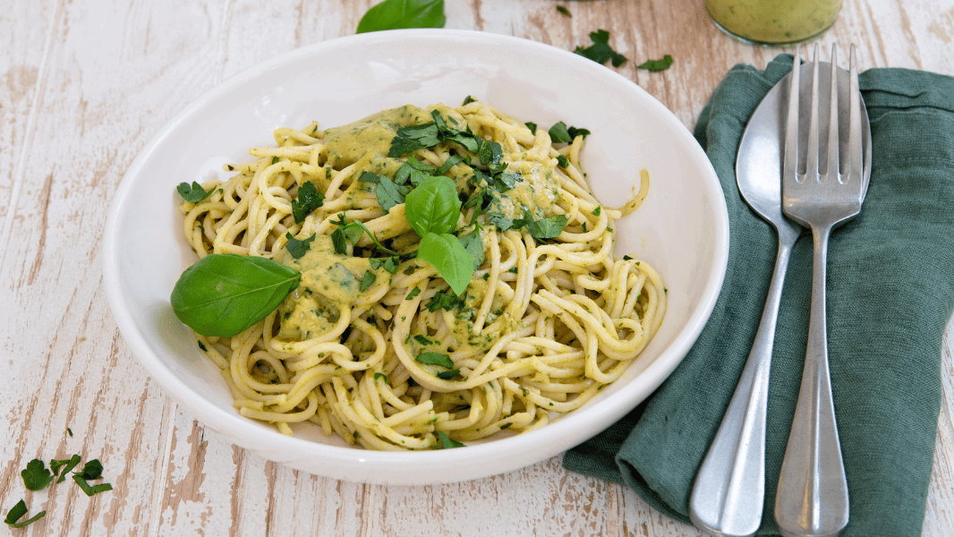 Image of Sommerliche Kräuterpasta aus Emmer-Spaghetti 