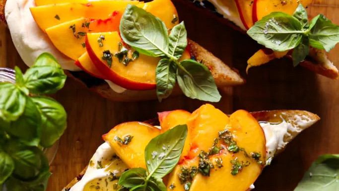 Peach crostini with goats cheese