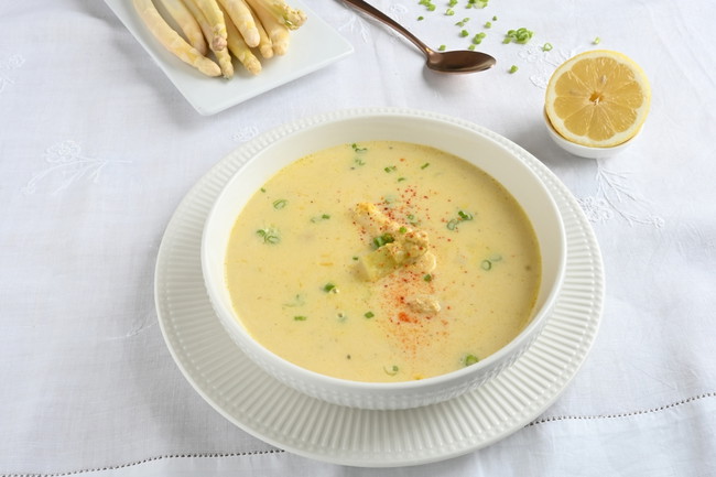 Image of Spargelcremesuppe mit Frühlingsaroma