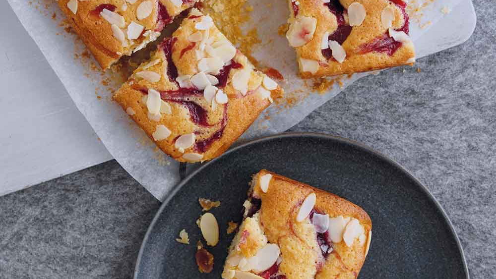 Hot Bakewell Blondies