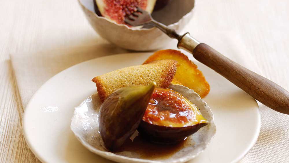 Roast Figs with Ginger Thins