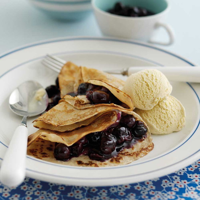 Cinnamon Pancakes with Blueberry Compote