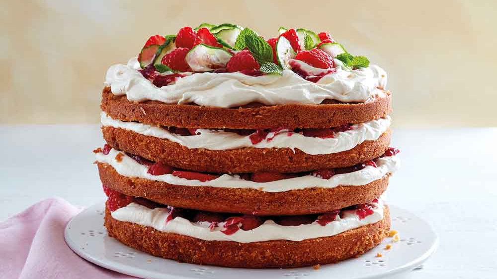 Pimm�s Celebration Cake