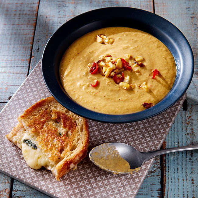Roasted sweetcorn and chilli soup