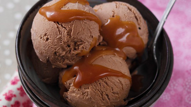 Chocolate Iced Cream with Salted Caramel