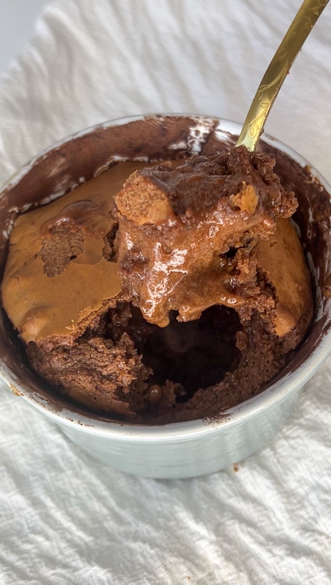 Easy Chocolate Fondant Cake Recipe (Molten Lava Cakes)