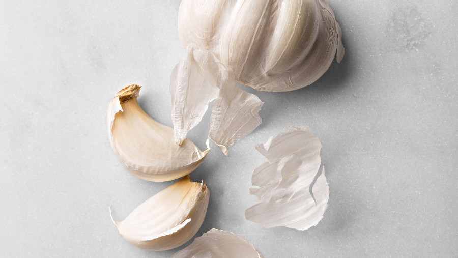 Vegan Toum (Creamy Garlic Sauce)