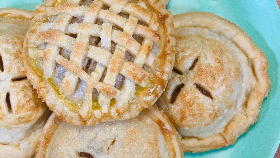 Salted Caramel Apple Pie Pop Tarts
