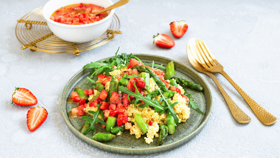 Image of Spargel-Hirsotto mit Erdbeer-Salsa