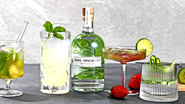 Image of Gin Cocktail: Basil Cucumber Fizz