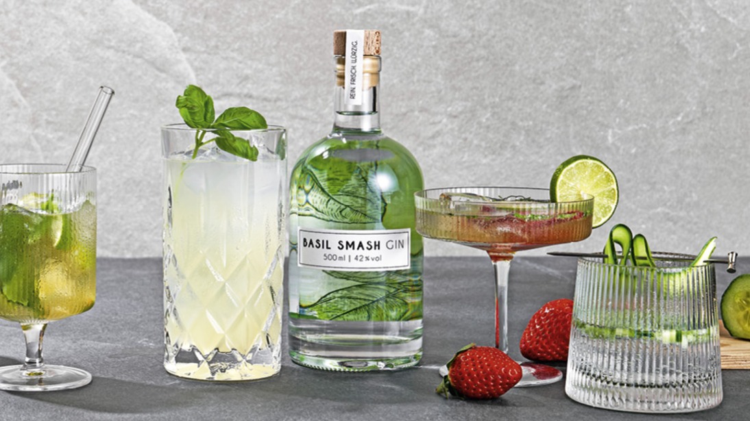 Gin Cocktail: Basil Smash mit Bitter Lemon