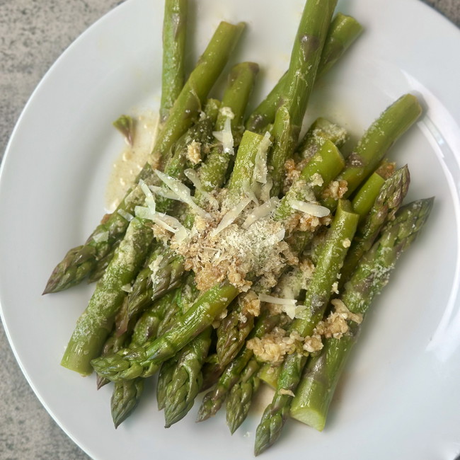 Image of garlicky buttery asparagus with lime & parmesan (stovetop)