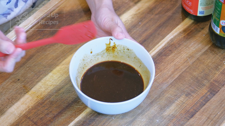 Image of While waiting, combine the oyster sauce, soy sauce, dark soy sauce, ground black pepper, sugar, cornstarch, and water in a bowl. Set it aside.