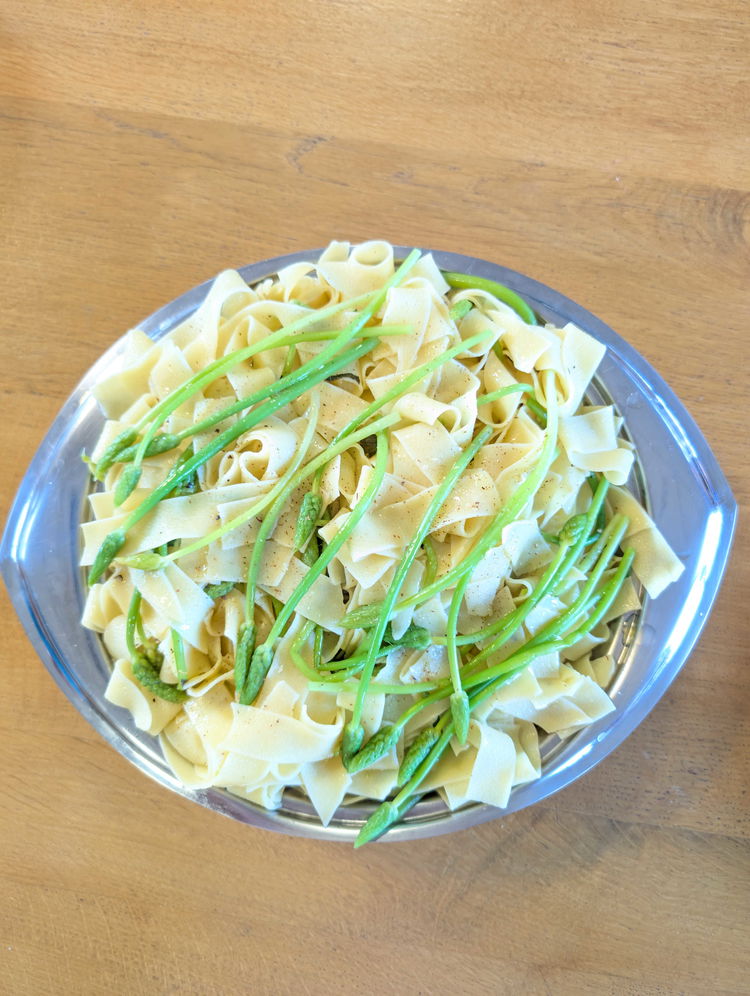 Image of 7️⃣ Sers bien chaud, avec des copeaux de parmesan, un...