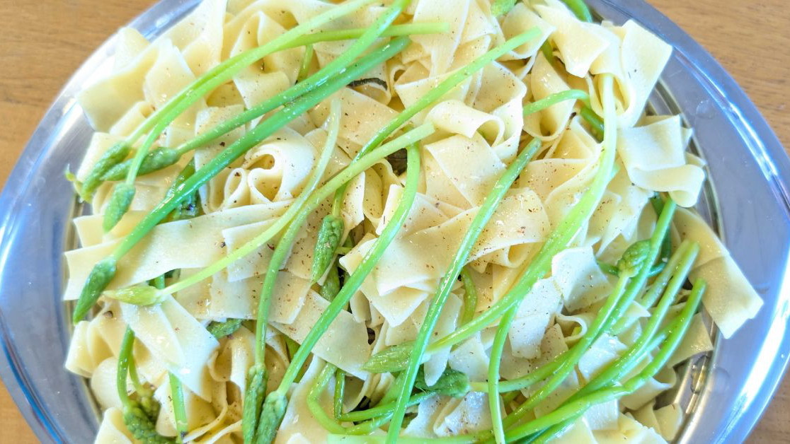 asperges sauvages, pâtes asperges sauvages, recette de printemps, plat végétarien, recette rapide, cuisine facile
